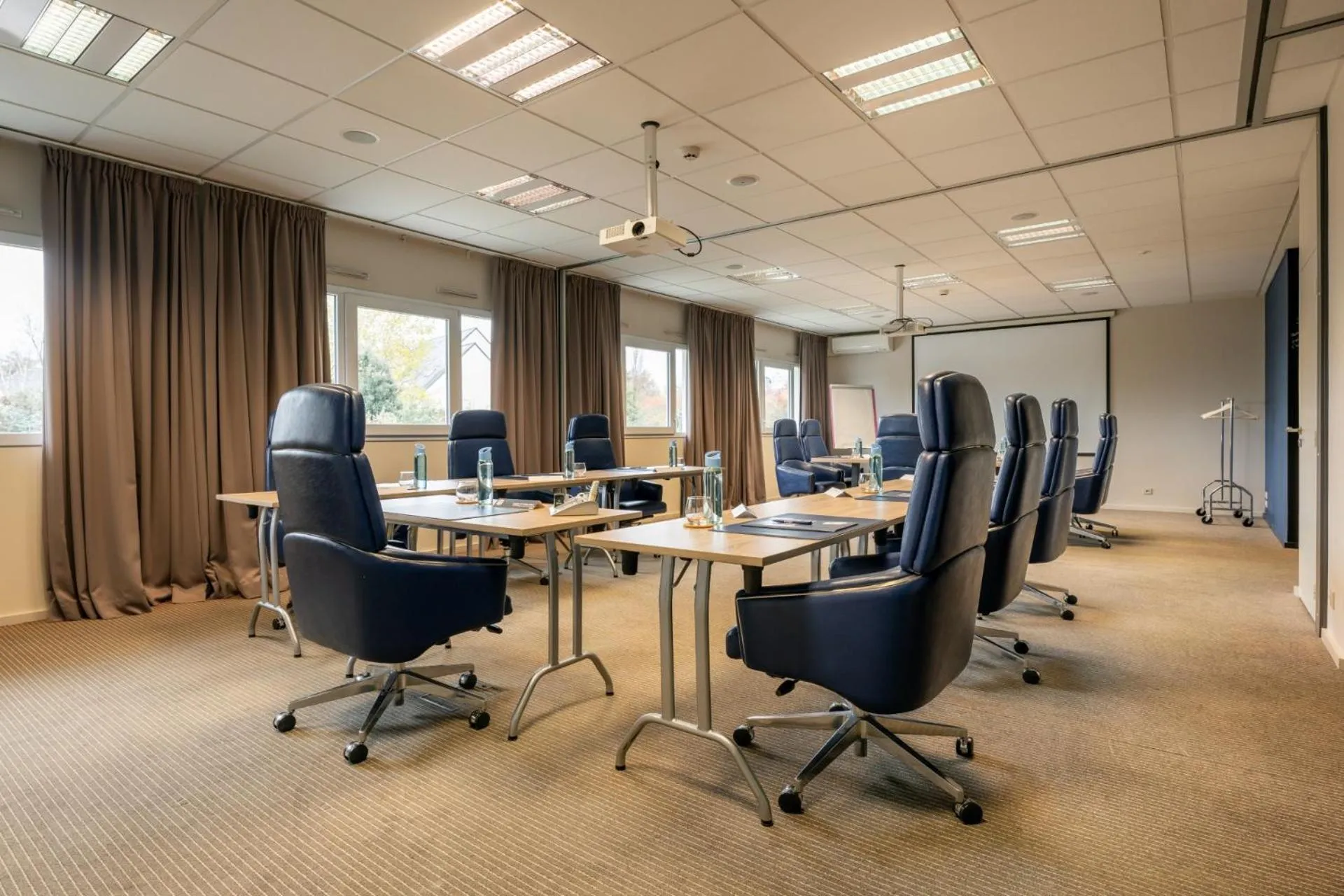 Meeting/conference room in Kyriad Prestige Vannes Centre-Palais des Arts