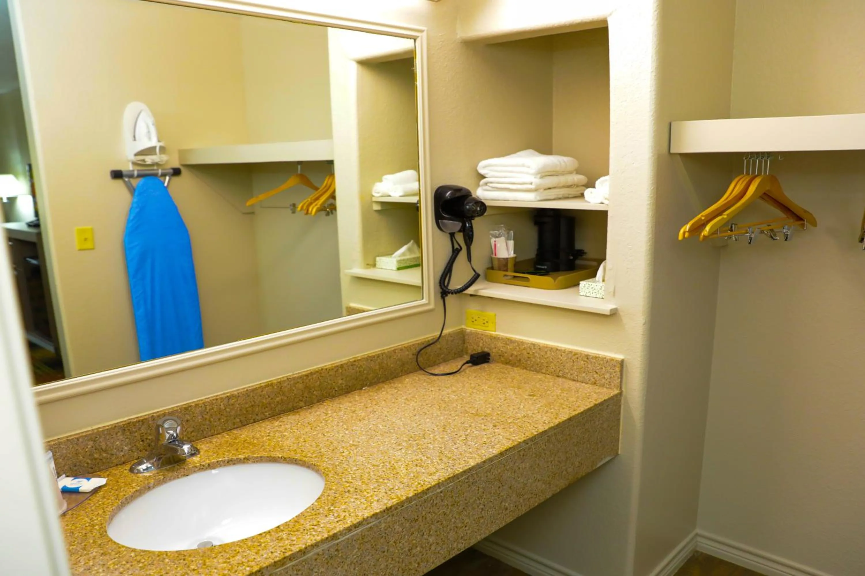 Bathroom in Texan Inn - Carrizo Springs