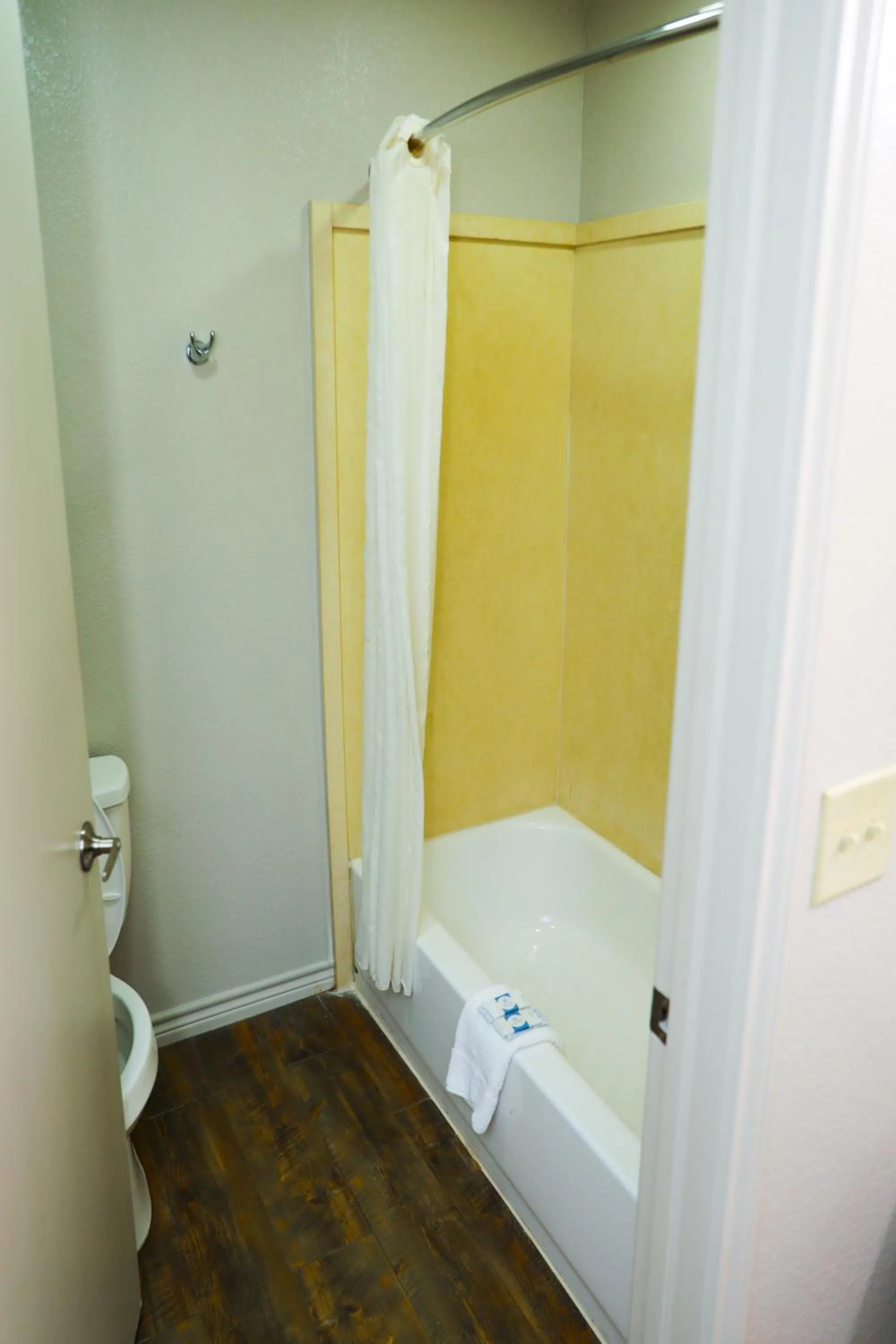 Shower in Texan Inn - Carrizo Springs