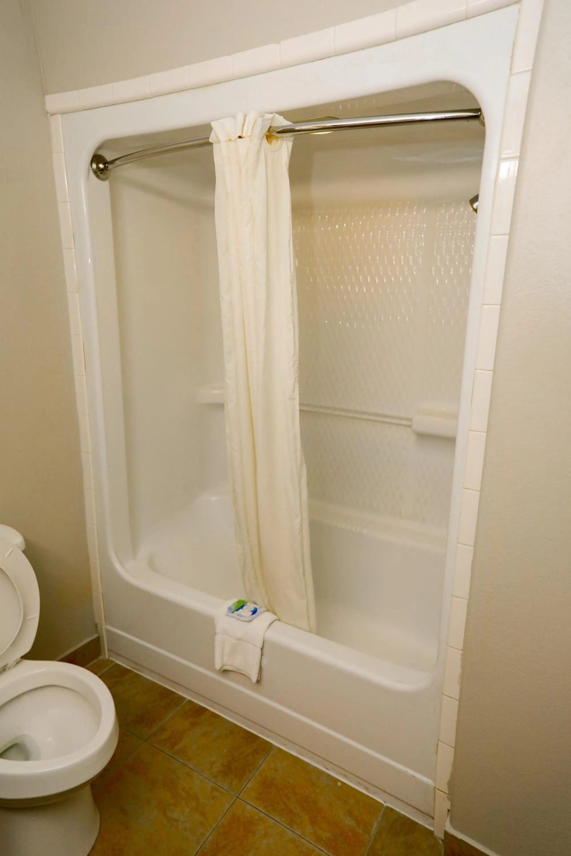 Shower in Texan Inn - Carrizo Springs