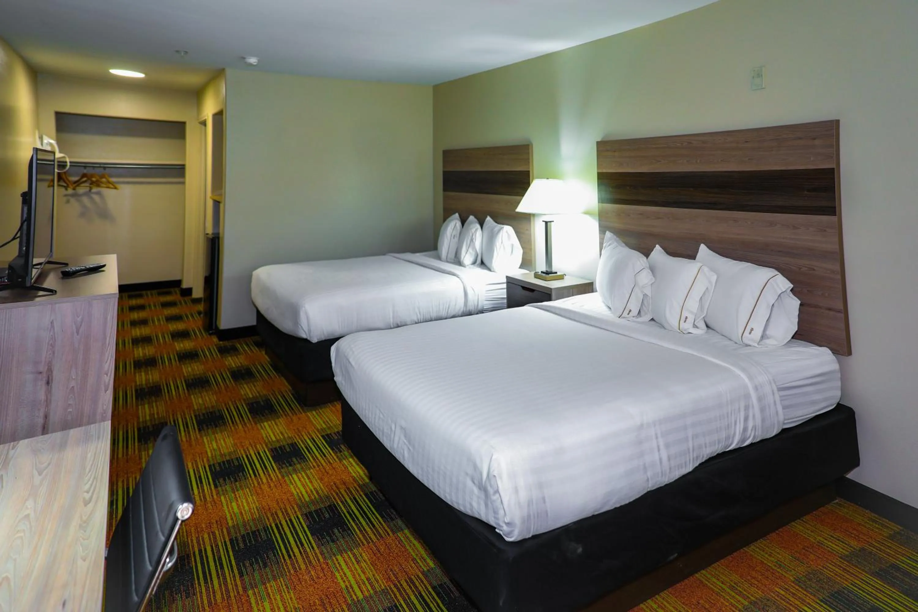 Photo of the whole room, Bed in Texan Inn - Carrizo Springs
