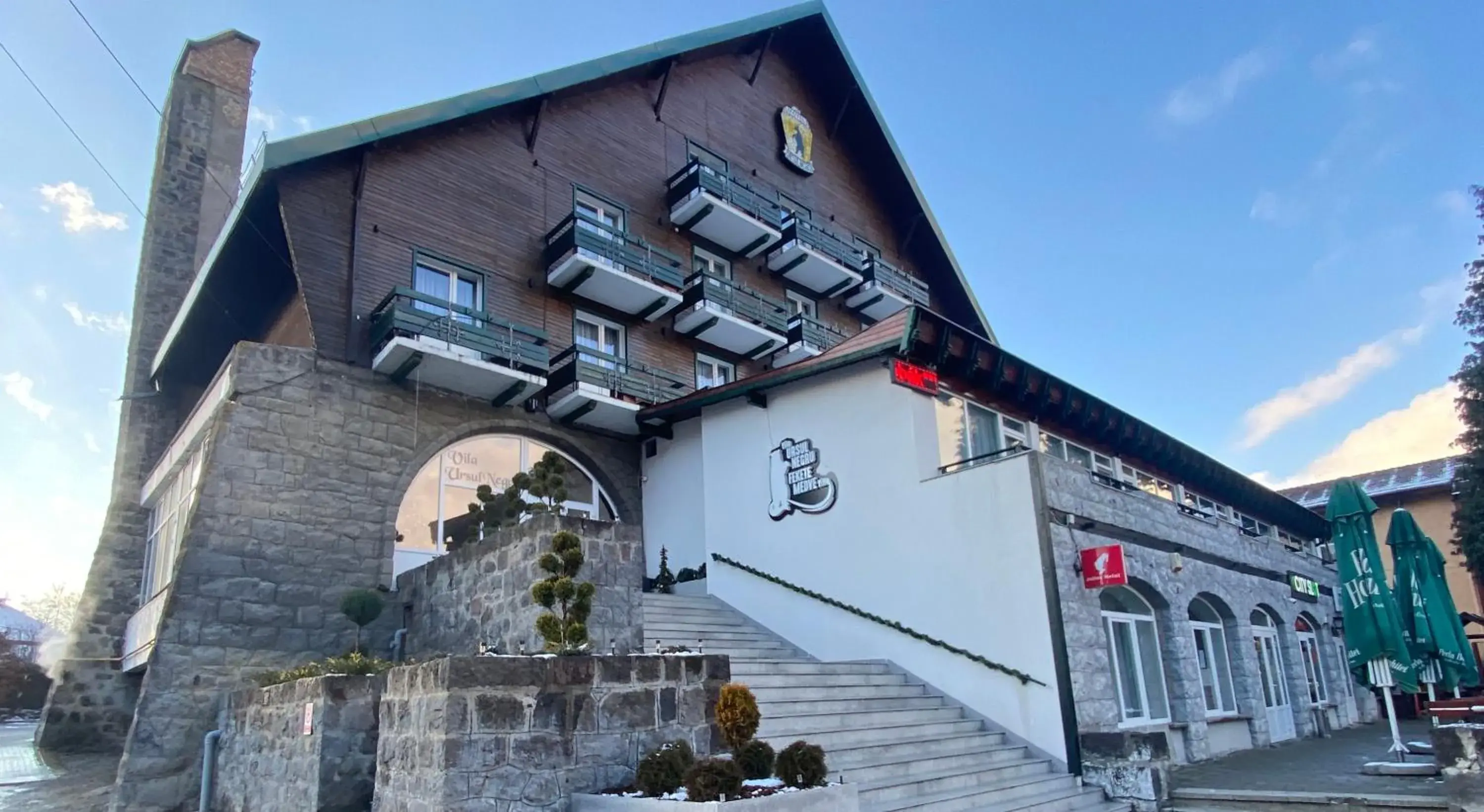 Property building in Vila Ursul Negru Property building in Vila Ursul Negru