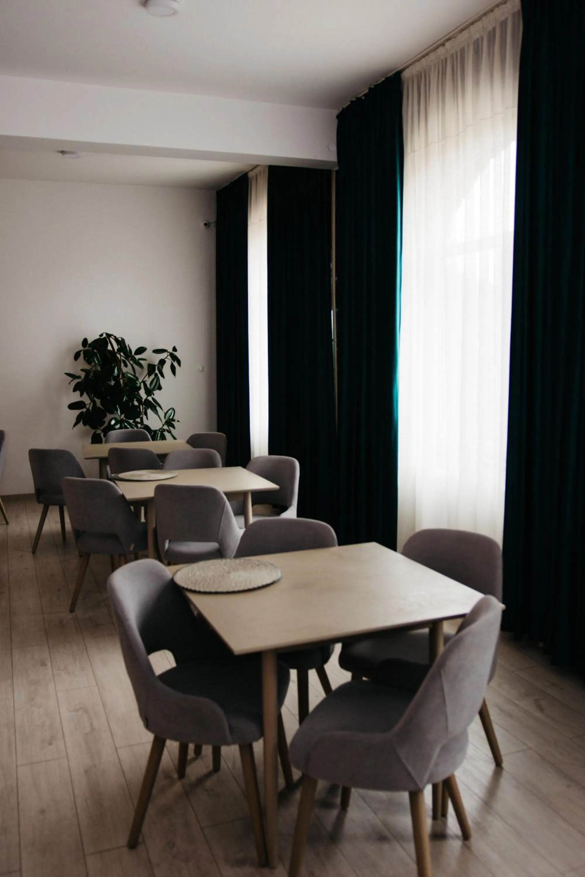 Dining area in Vila Ursul Negru