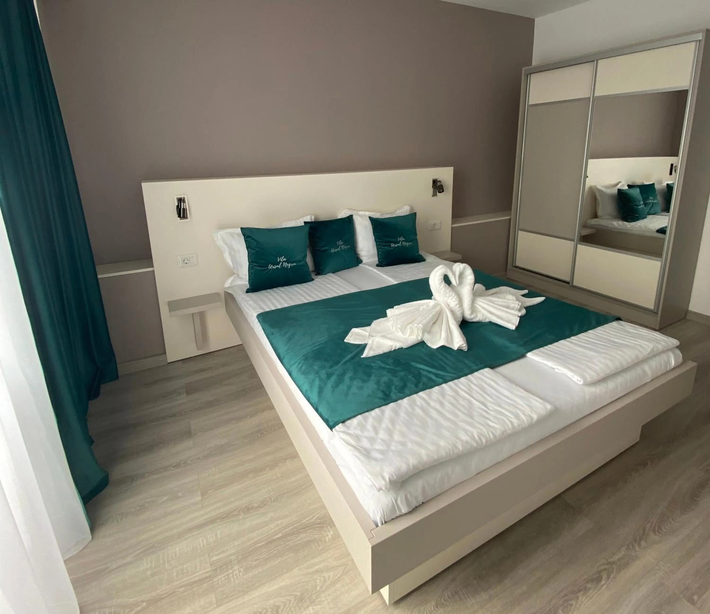 Bed in Vila Ursul Negru