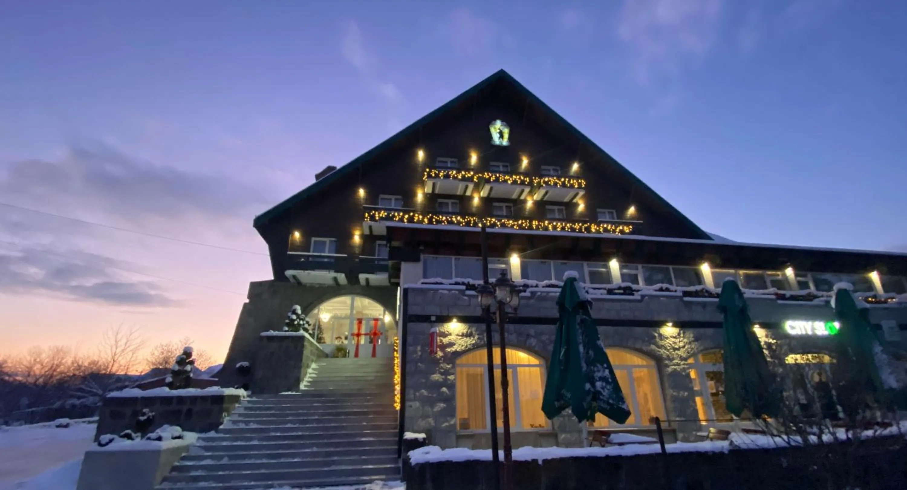 Property building in Vila Ursul Negru