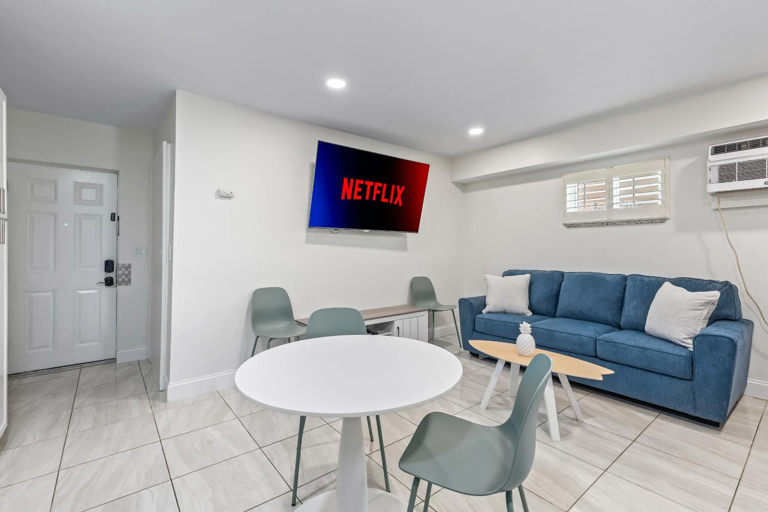 TV and multimedia in Atlantic Shores Motel