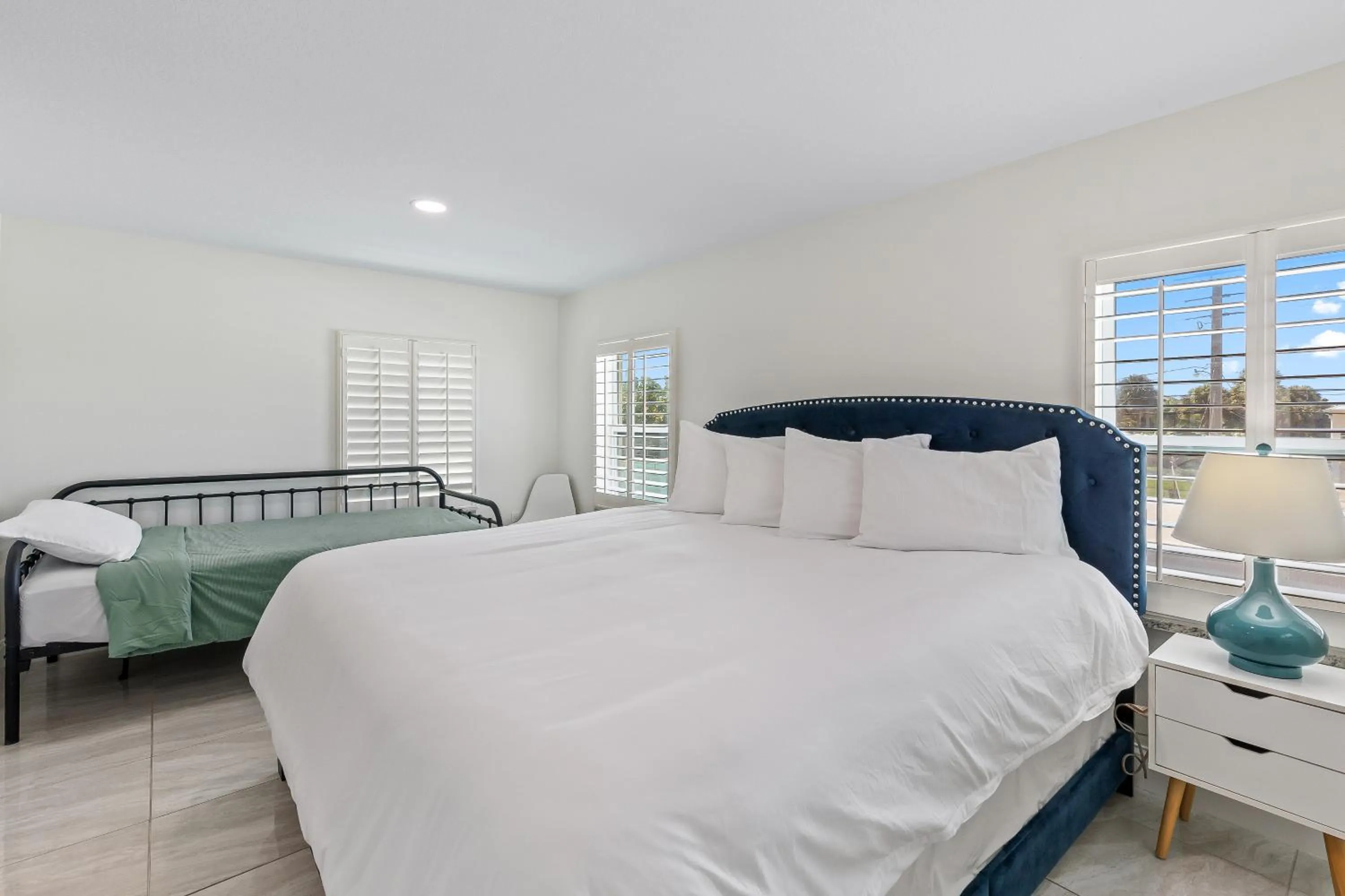 Bedroom, Bed in Atlantic Shores Motel