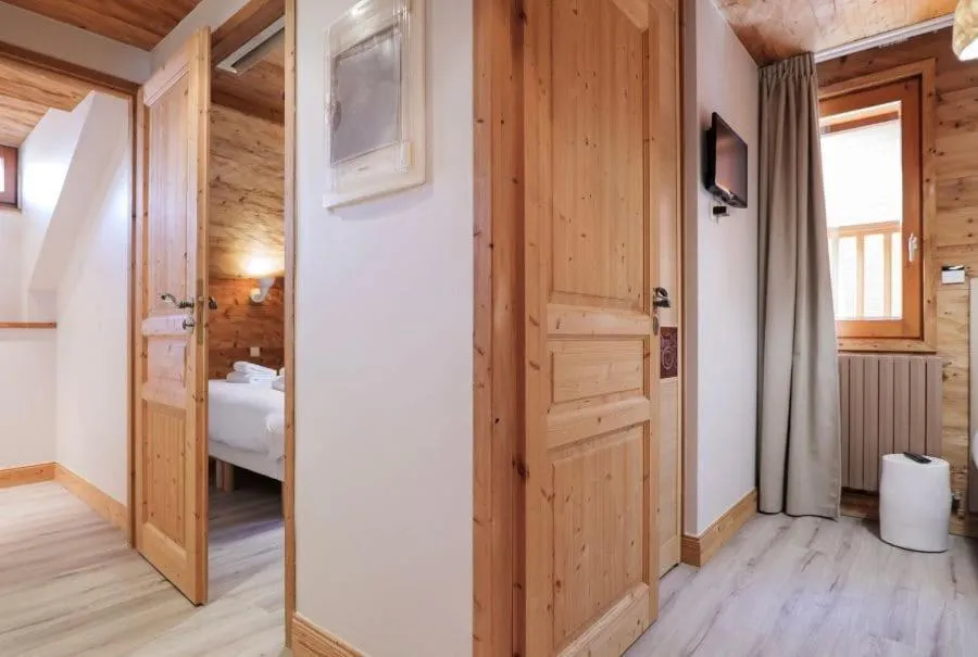 Photo of the whole room, Bed in Hôtel des 2 Gares