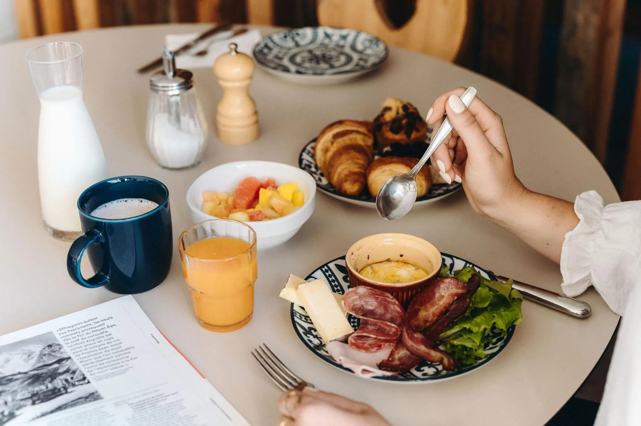 Continental breakfast in Hôtel des 2 Gares
