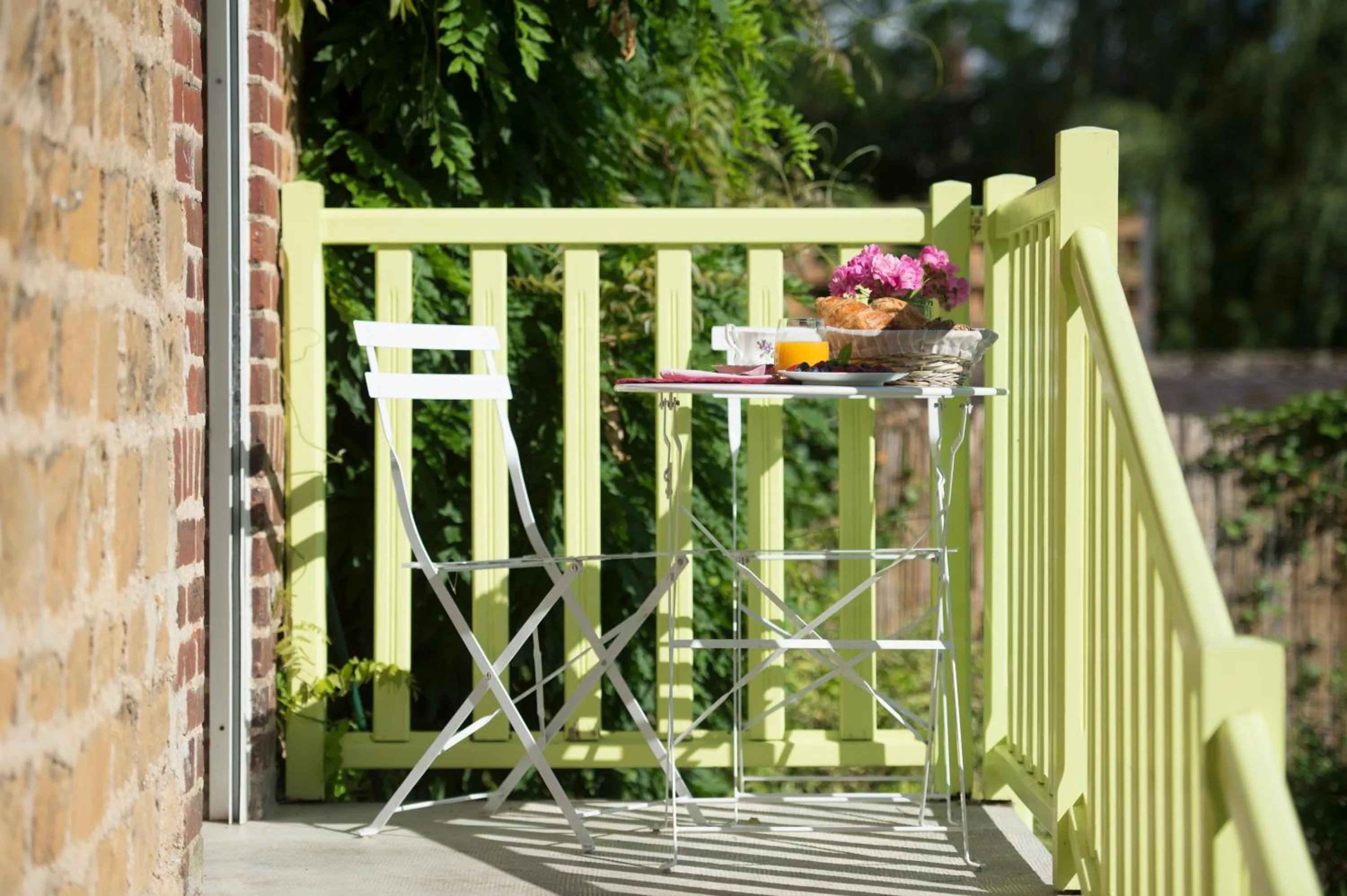 Property building in B&B Charlestown