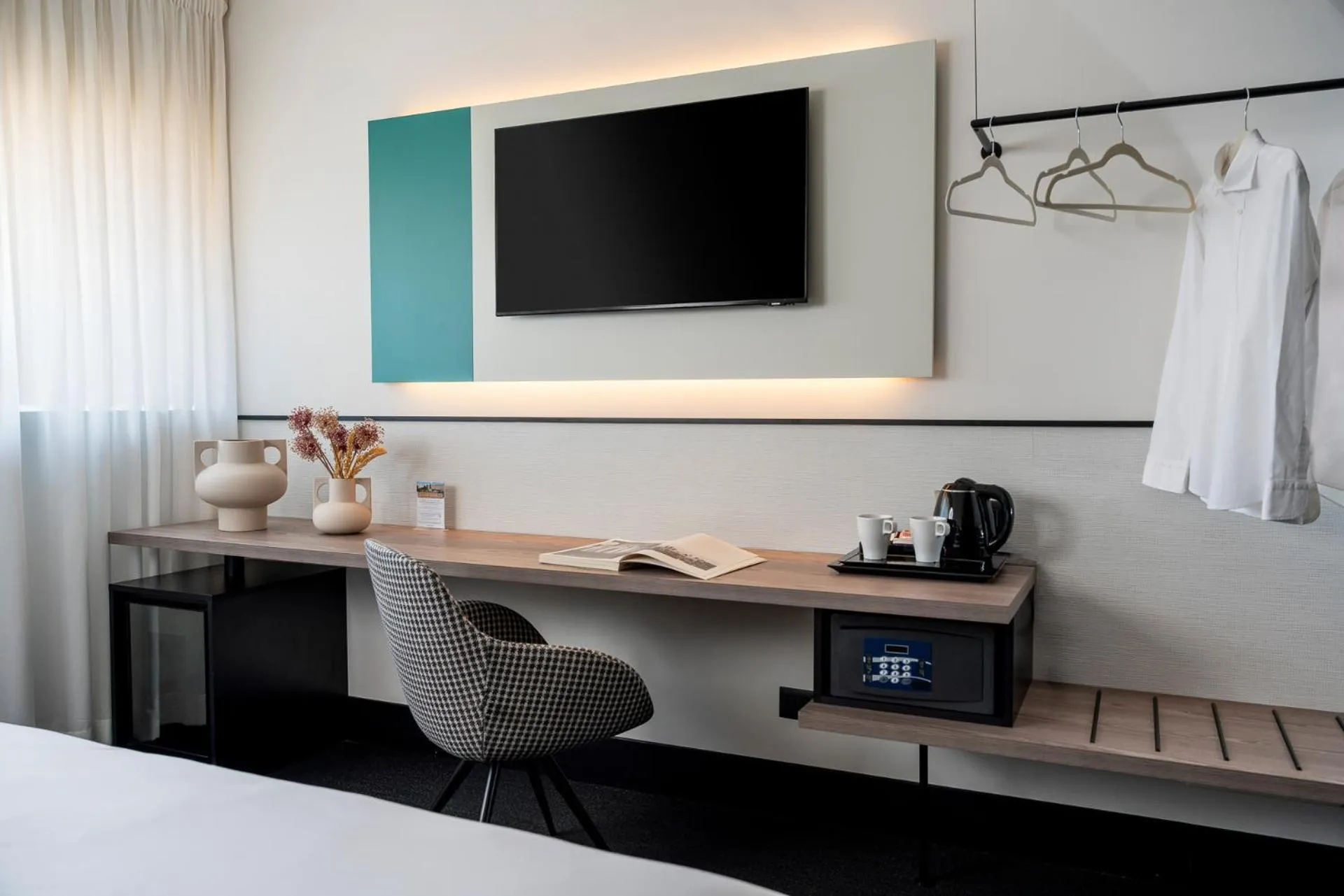 TV and multimedia, Bed in Hotel Villa Eur