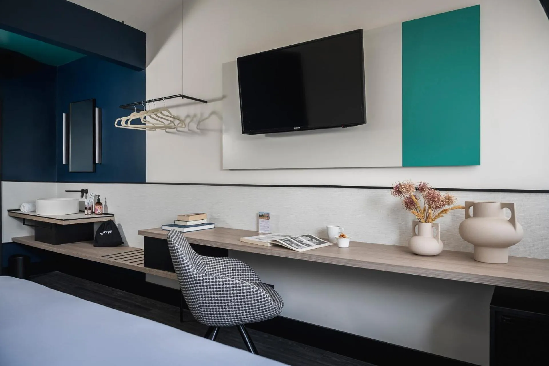 TV and multimedia in Hotel Villa Eur