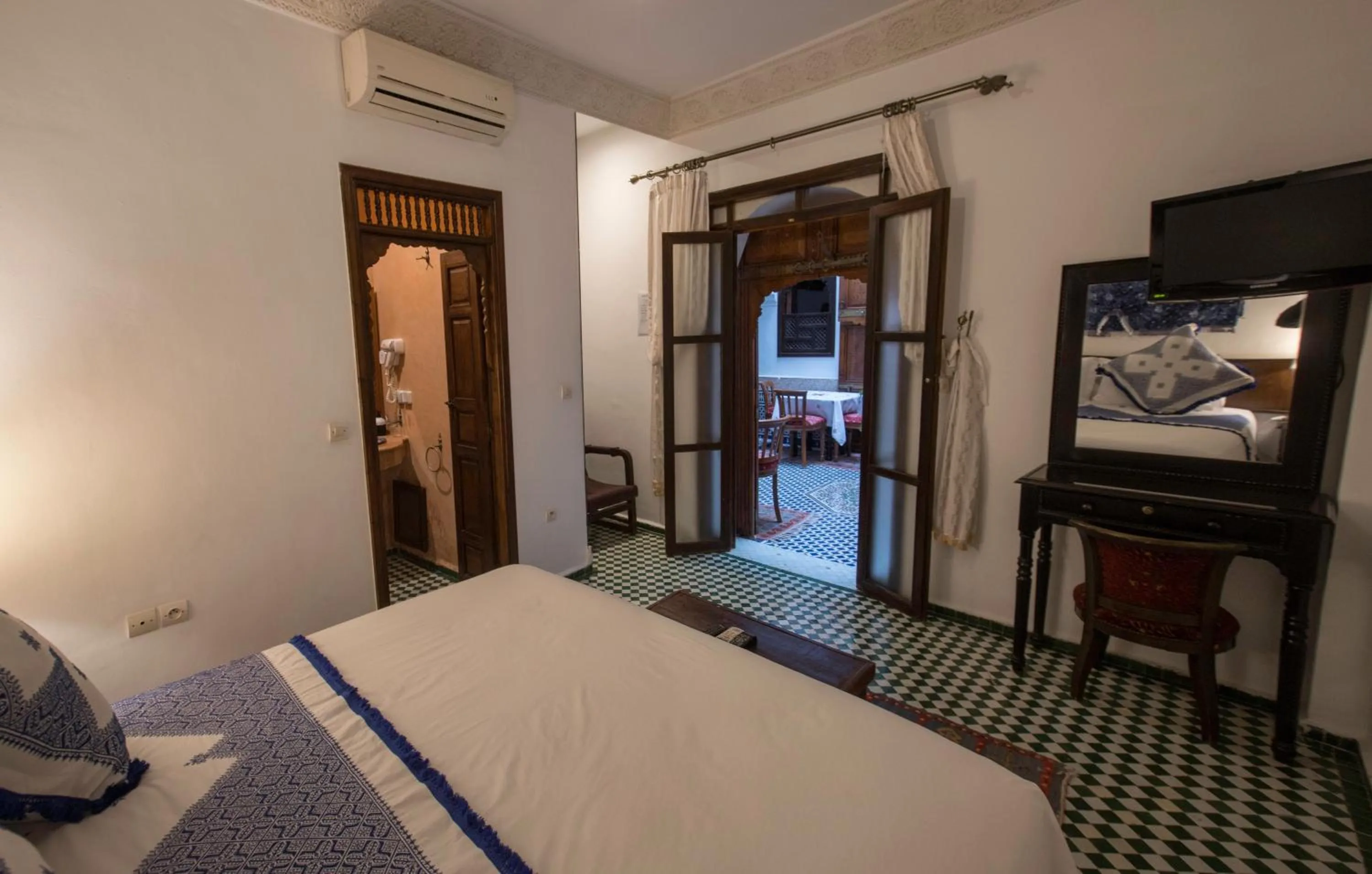 Bed in Dar Fes Medina Ziat