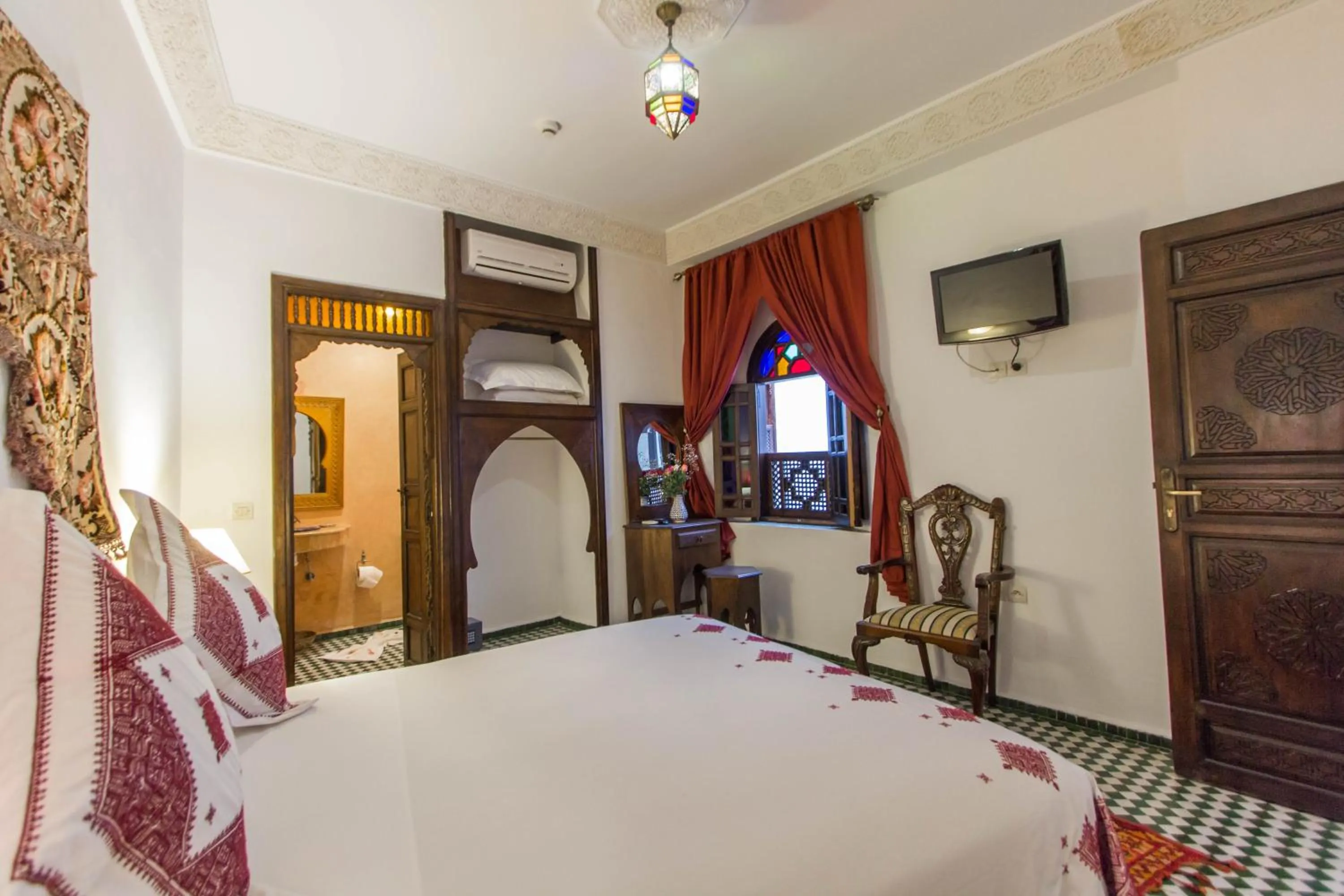 Bed in Dar Fes Medina Ziat