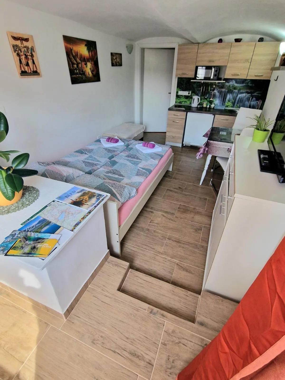 Photo of the whole room in Apartments Karin