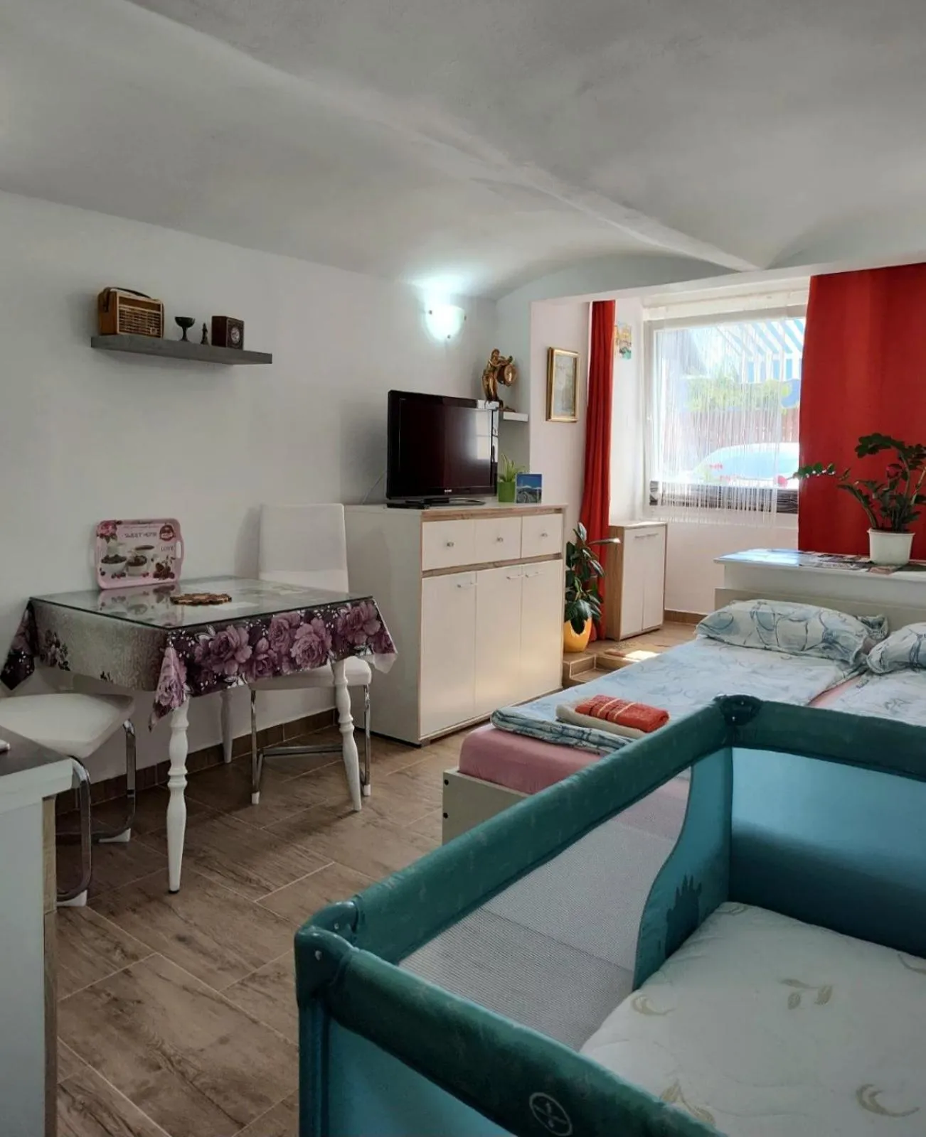Photo of the whole room, Bed in Apartments Karin