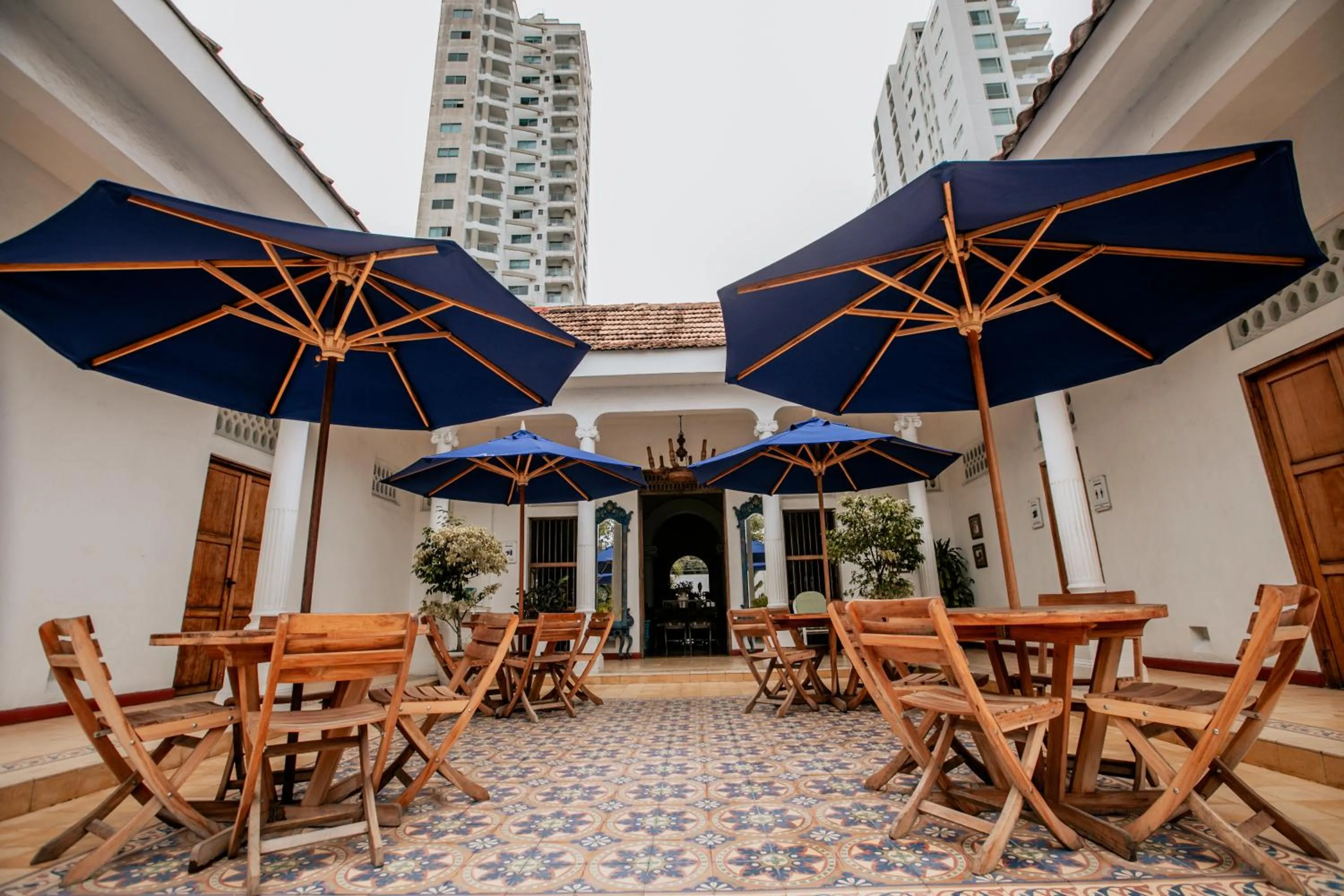 Restaurant/places to eat in Casa Bustamante Hotel Boutique