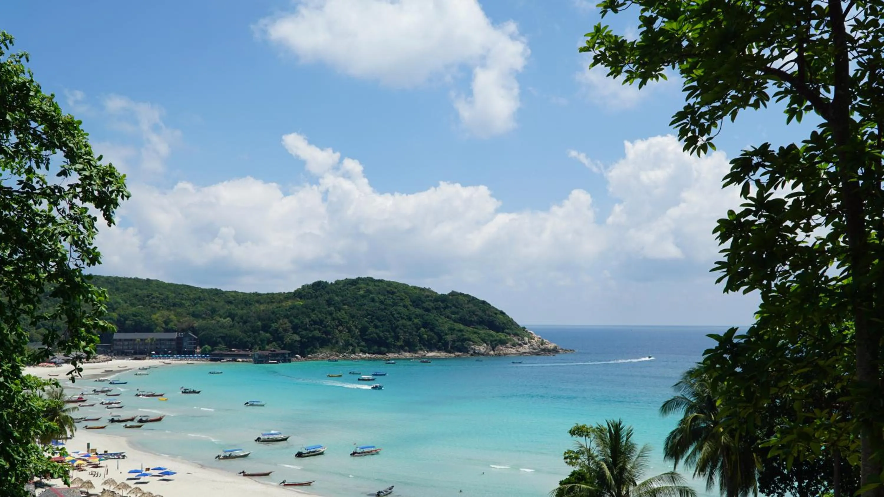 Restaurant/places to eat in Aman Dan Laut