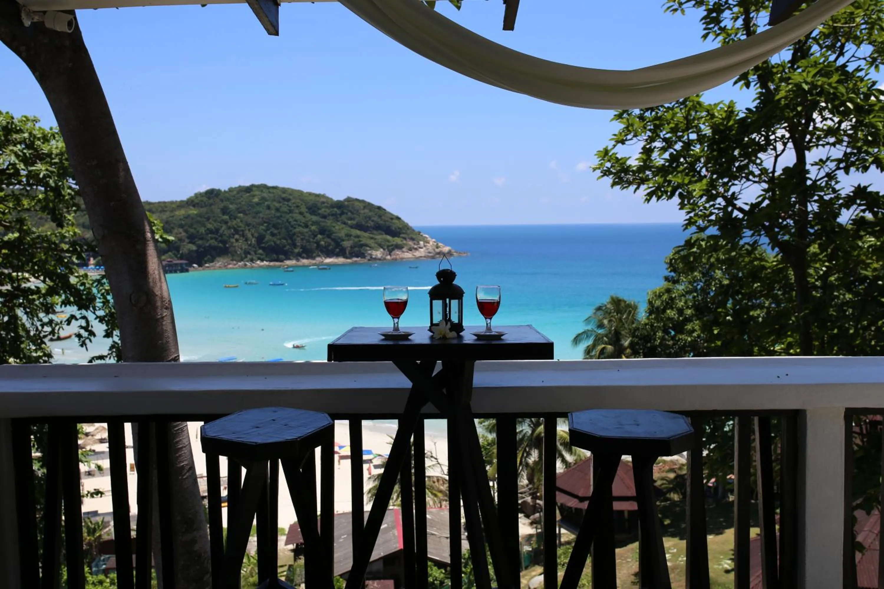 Restaurant/places to eat in Aman Dan Laut