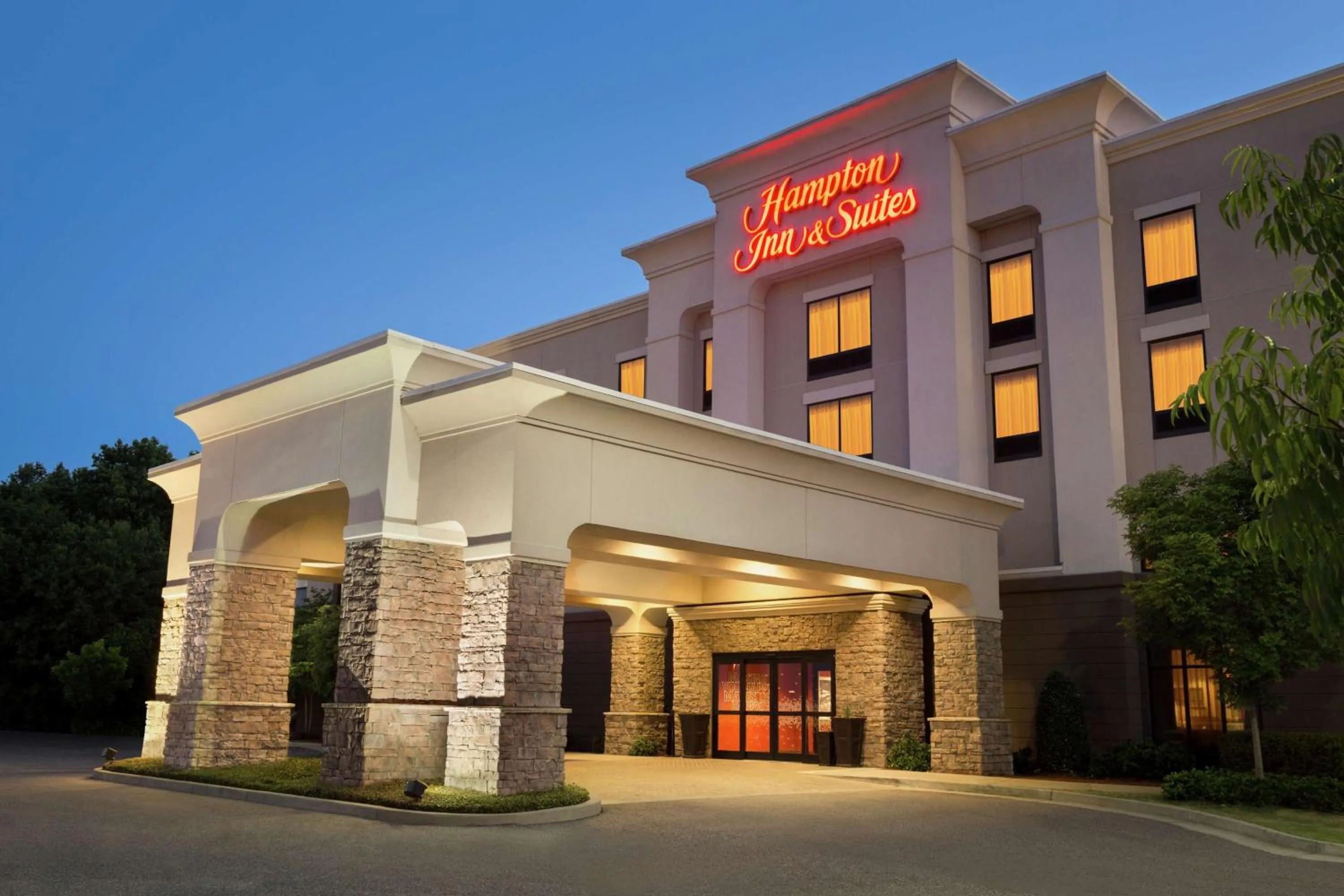 Property building in Hampton Inn & Suites Prattville