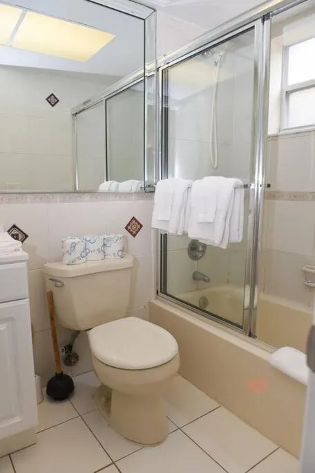 Aloha Apartments On the Intracoastal-Walk to the Beach