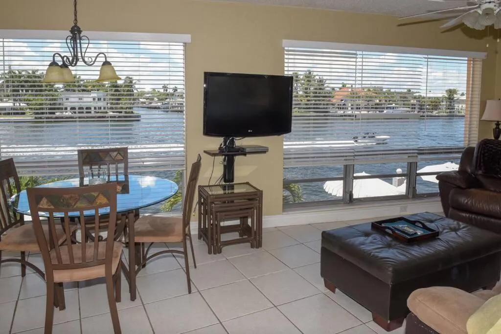 Aloha Apartments On the Intracoastal-Walk to the Beach