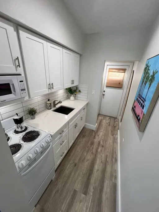 Aloha Apartments On the Intracoastal-Walk to the Beach