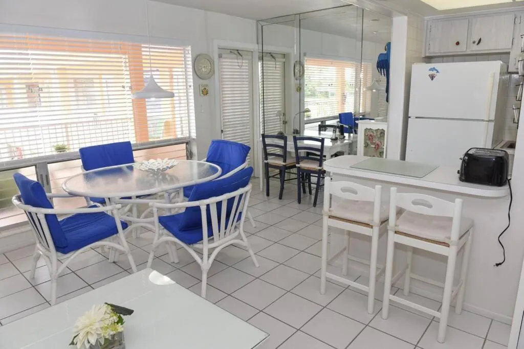 Aloha Apartments On the Intracoastal-Walk to the Beach