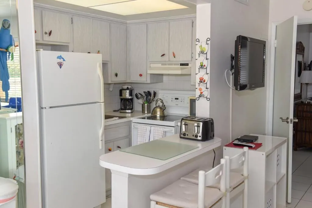 Aloha Apartments On the Intracoastal-Walk to the Beach