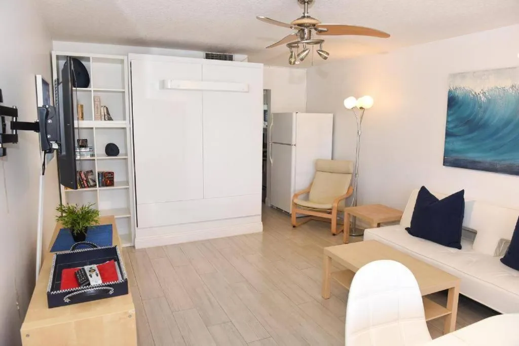 Aloha Apartments On the Intracoastal-Walk to the Beach