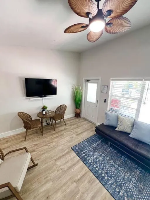 Aloha Apartments On the Intracoastal-Walk to the Beach