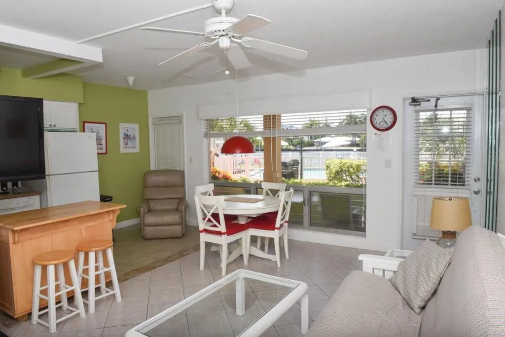 Aloha Apartments On the Intracoastal-Walk to the Beach