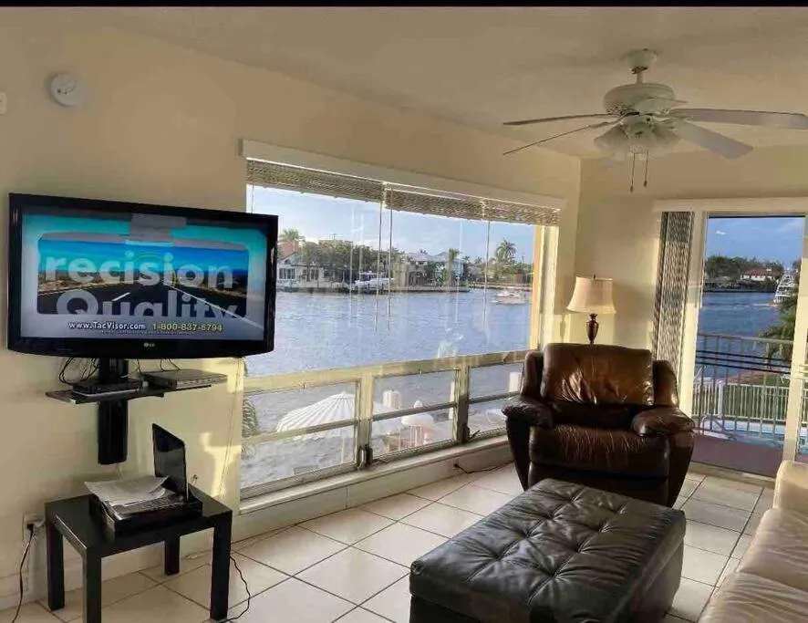 Aloha Apartments On the Intracoastal-Walk to the Beach