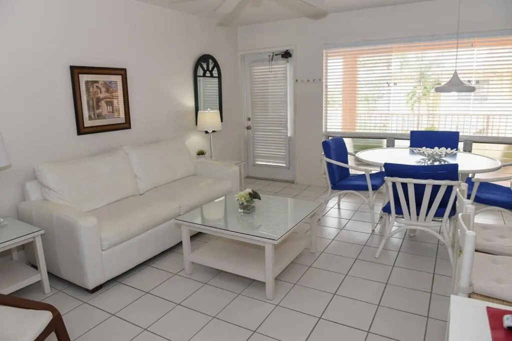 Aloha Apartments On the Intracoastal-Walk to the Beach