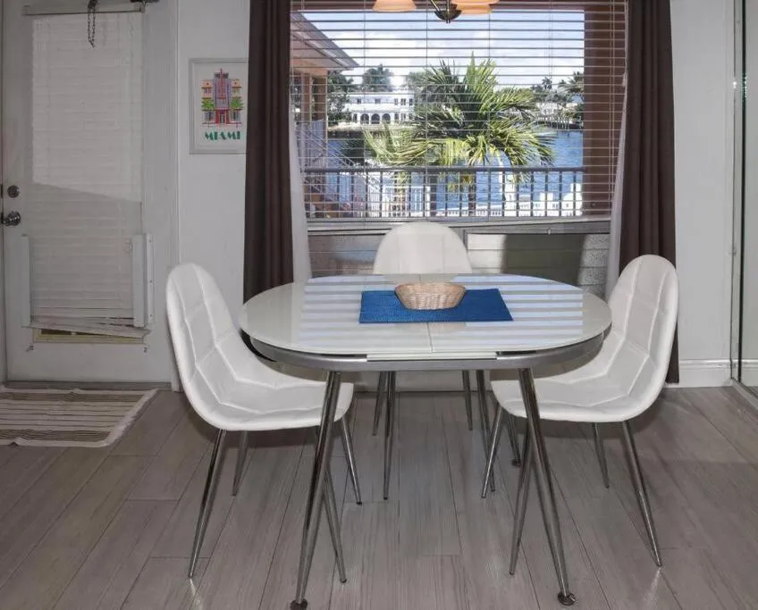 Aloha Apartments On the Intracoastal-Walk to the Beach