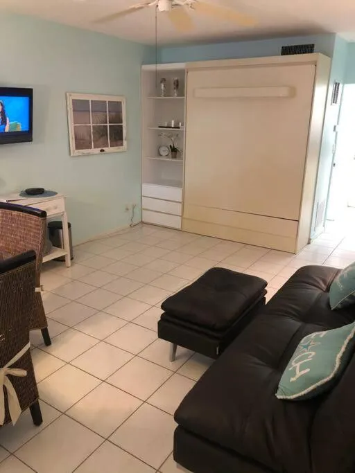 Aloha Apartments On the Intracoastal-Walk to the Beach