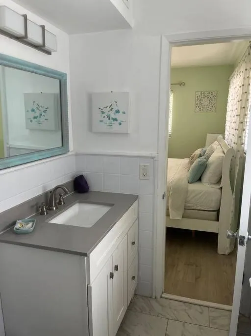 Aloha Apartments On the Intracoastal-Walk to the Beach