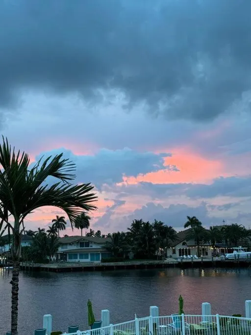 Aloha Apartments On the Intracoastal-Walk to the Beach
