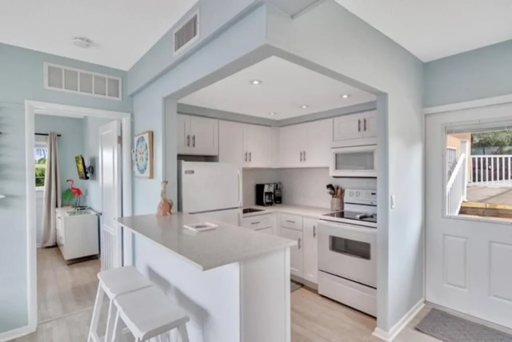 Aloha Apartments On the Intracoastal-Walk to the Beach