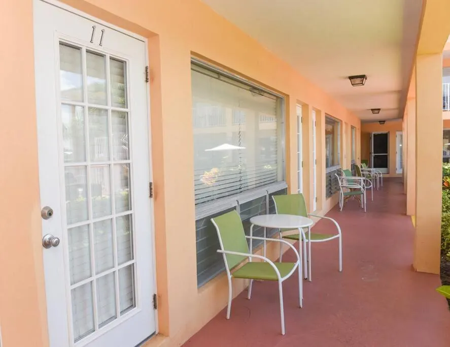 Aloha Apartments On the Intracoastal-Walk to the Beach