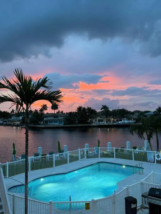 Aloha Apartments On the Intracoastal-Walk to the Beach