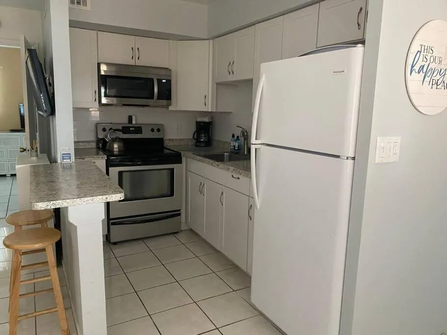 Aloha Apartments On the Intracoastal-Walk to the Beach