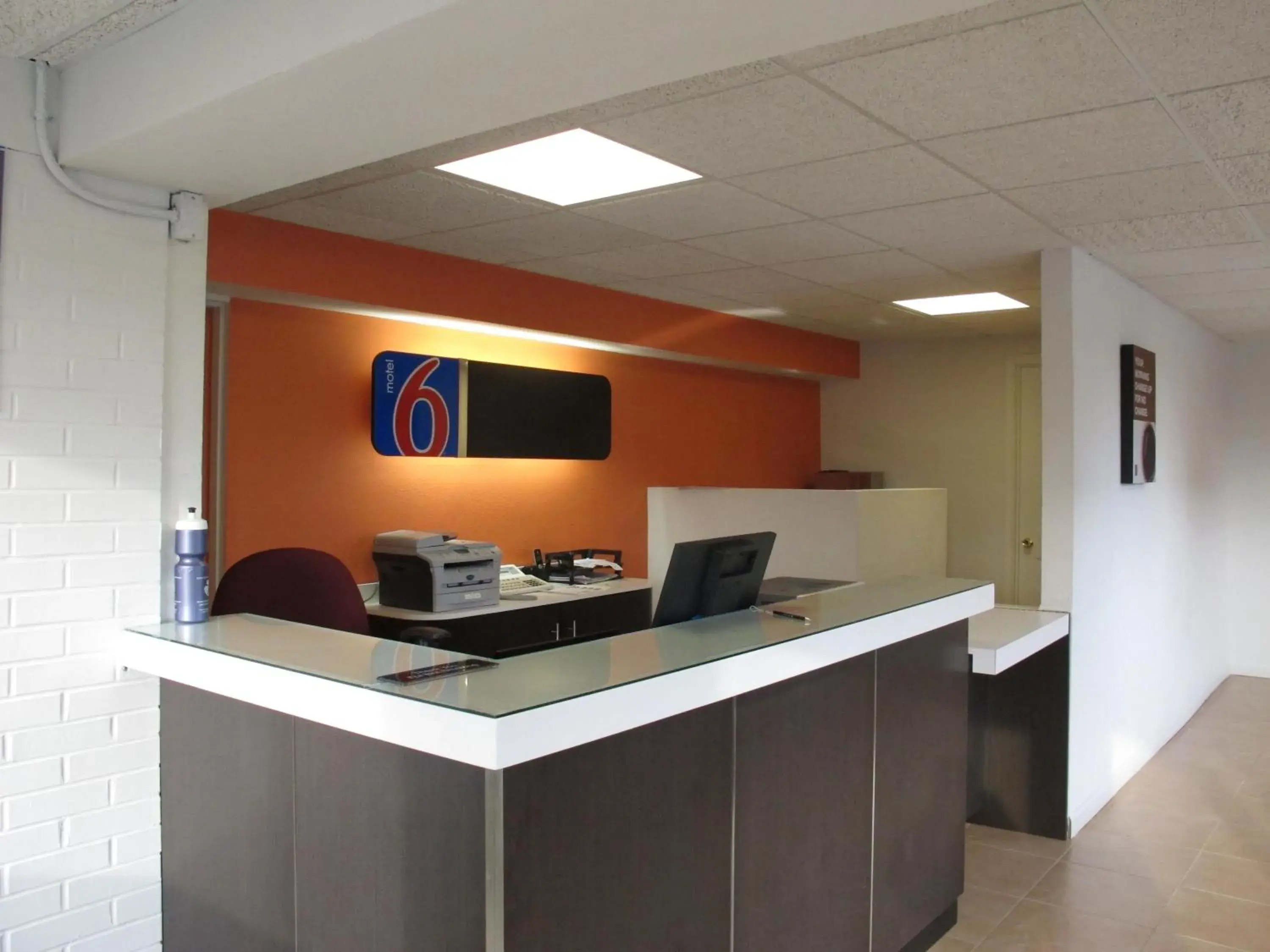 Lobby or reception in Motel 6 Baltimore MD Lobby or reception in Motel 6 Baltimore MD