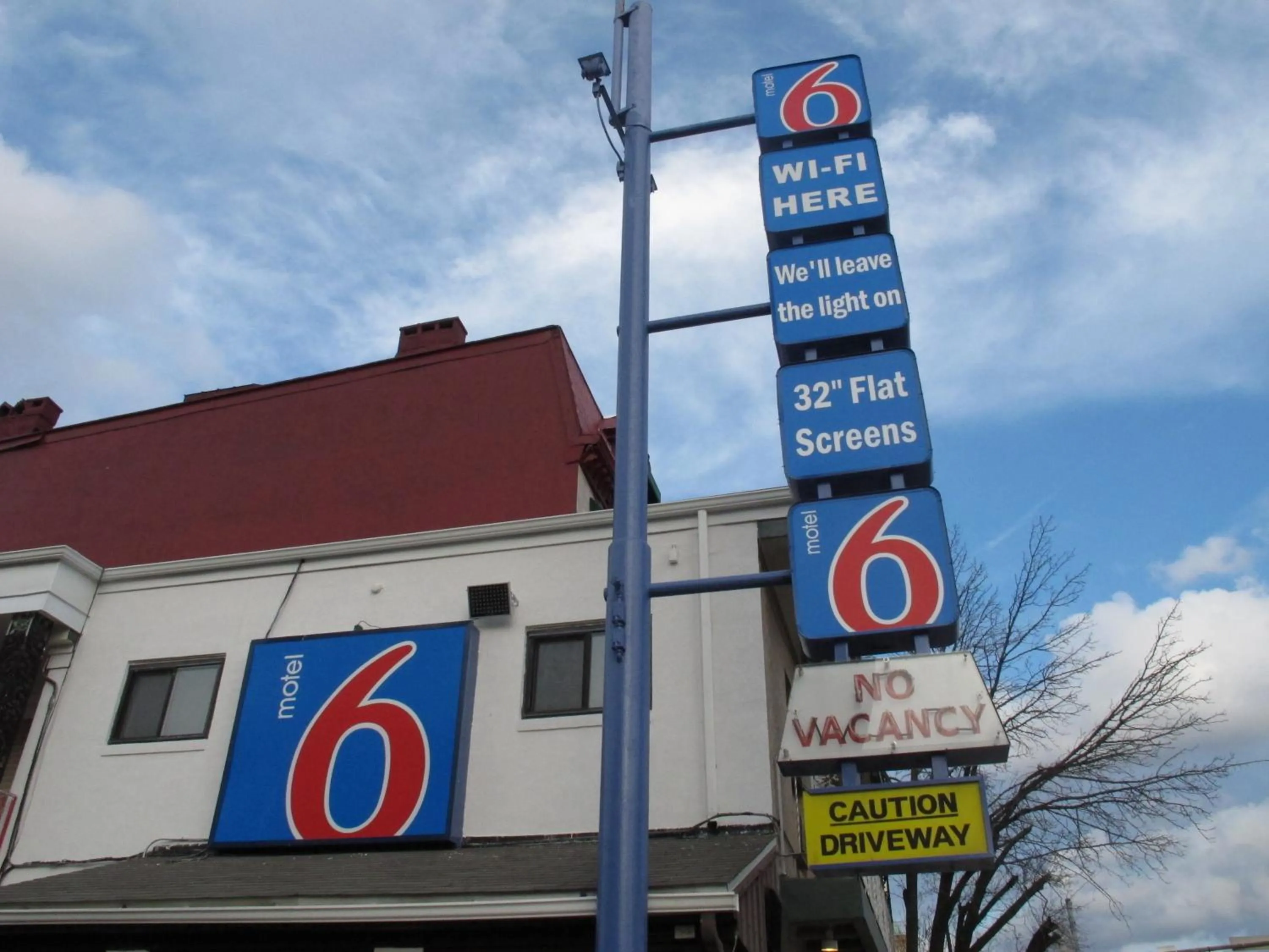 Facade/entrance in Motel 6 Baltimore MD