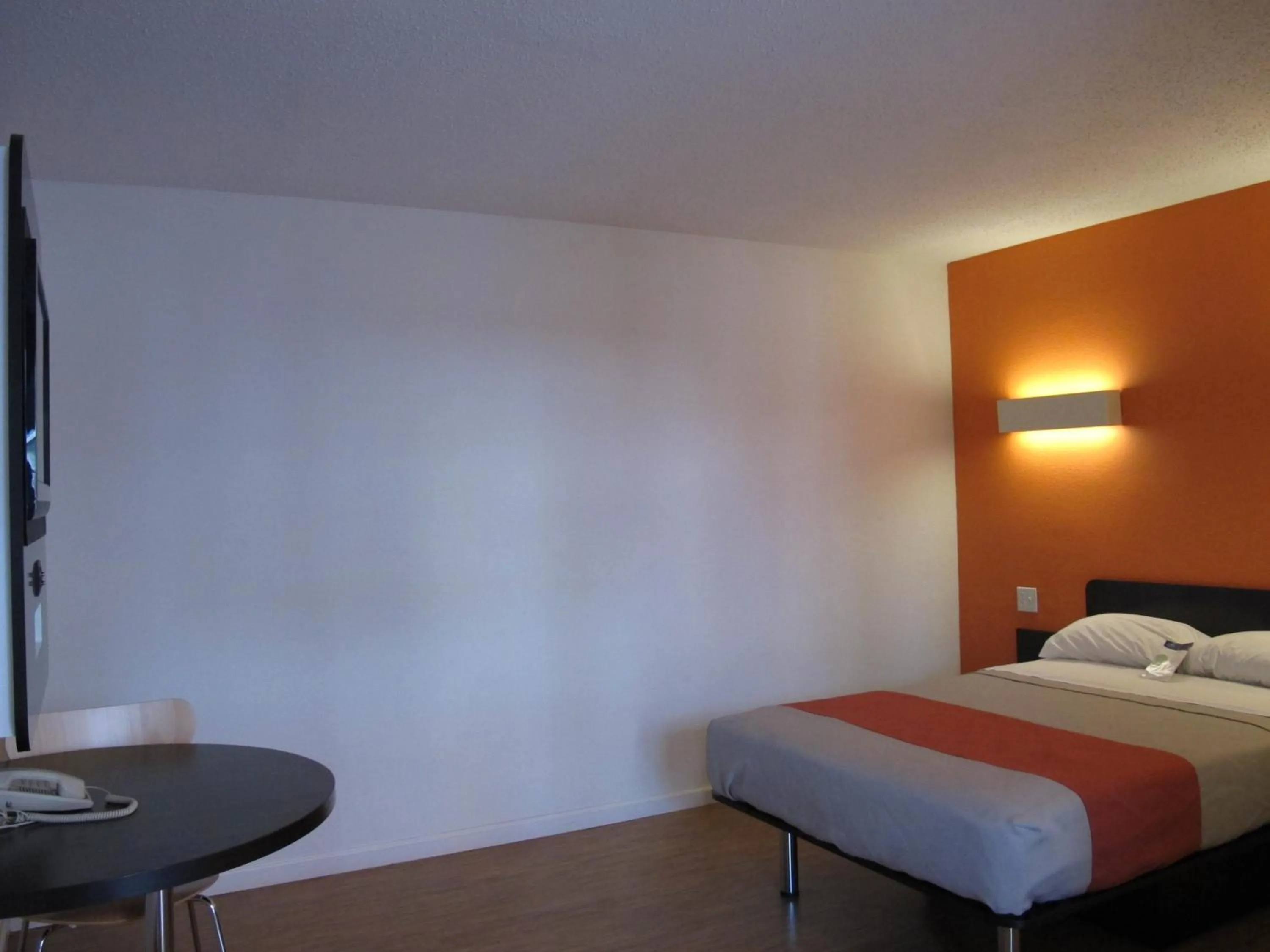 Bed in Motel 6 Baltimore MD