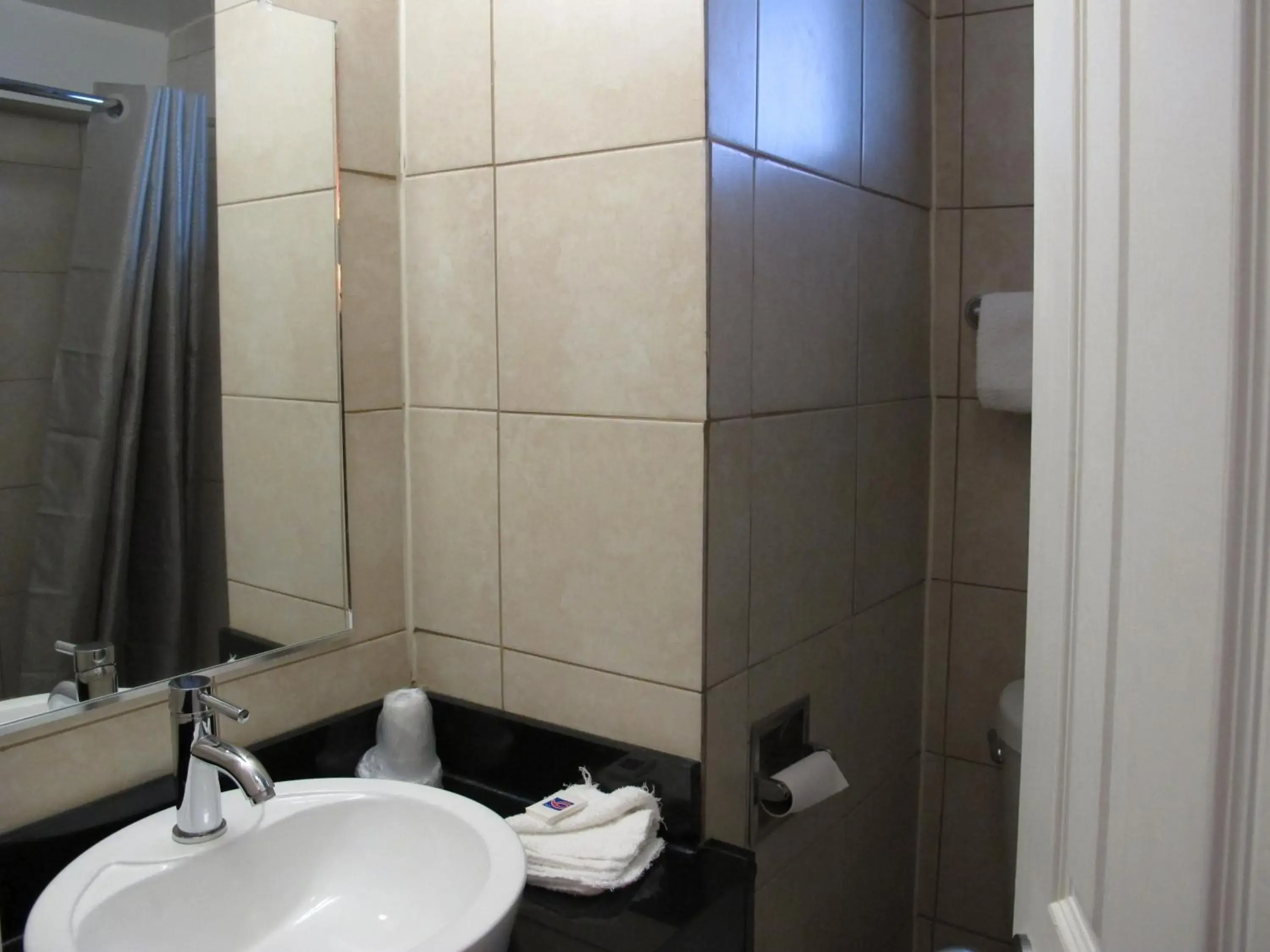 King Room - single occupancy - Non-Smoking in Motel 6 Baltimore MD King Room - single occupancy - Non-Smoking in Motel 6 Baltimore MD