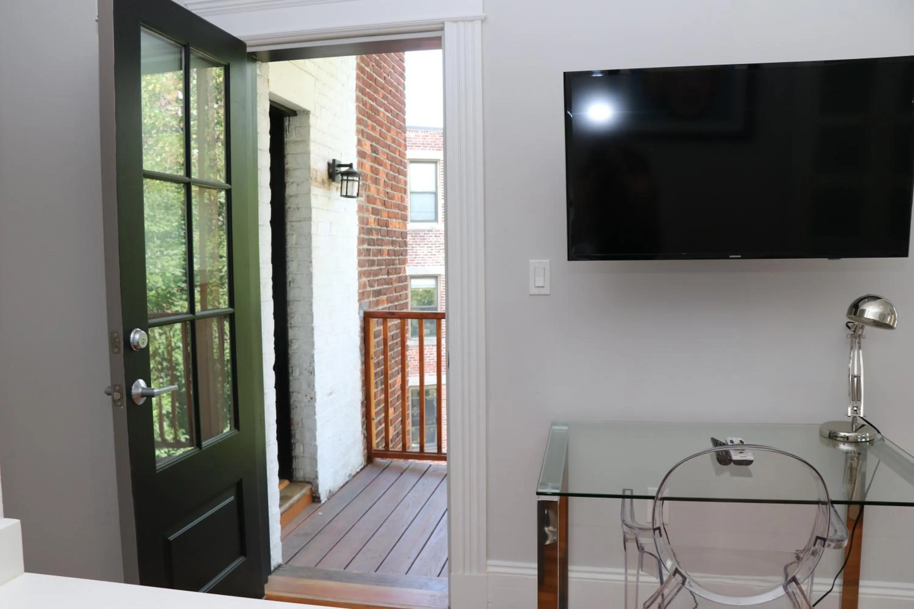 TV and multimedia in A Stylish Stay w/ a Queen Bed, Heated Floors.. #24