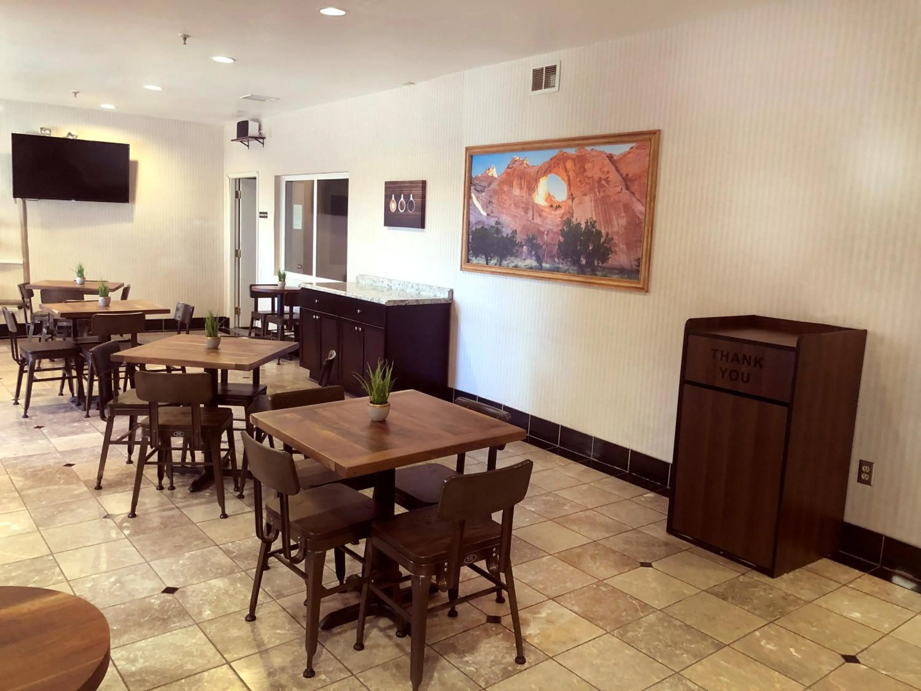 Restaurant/places to eat in NavajoLand Inn