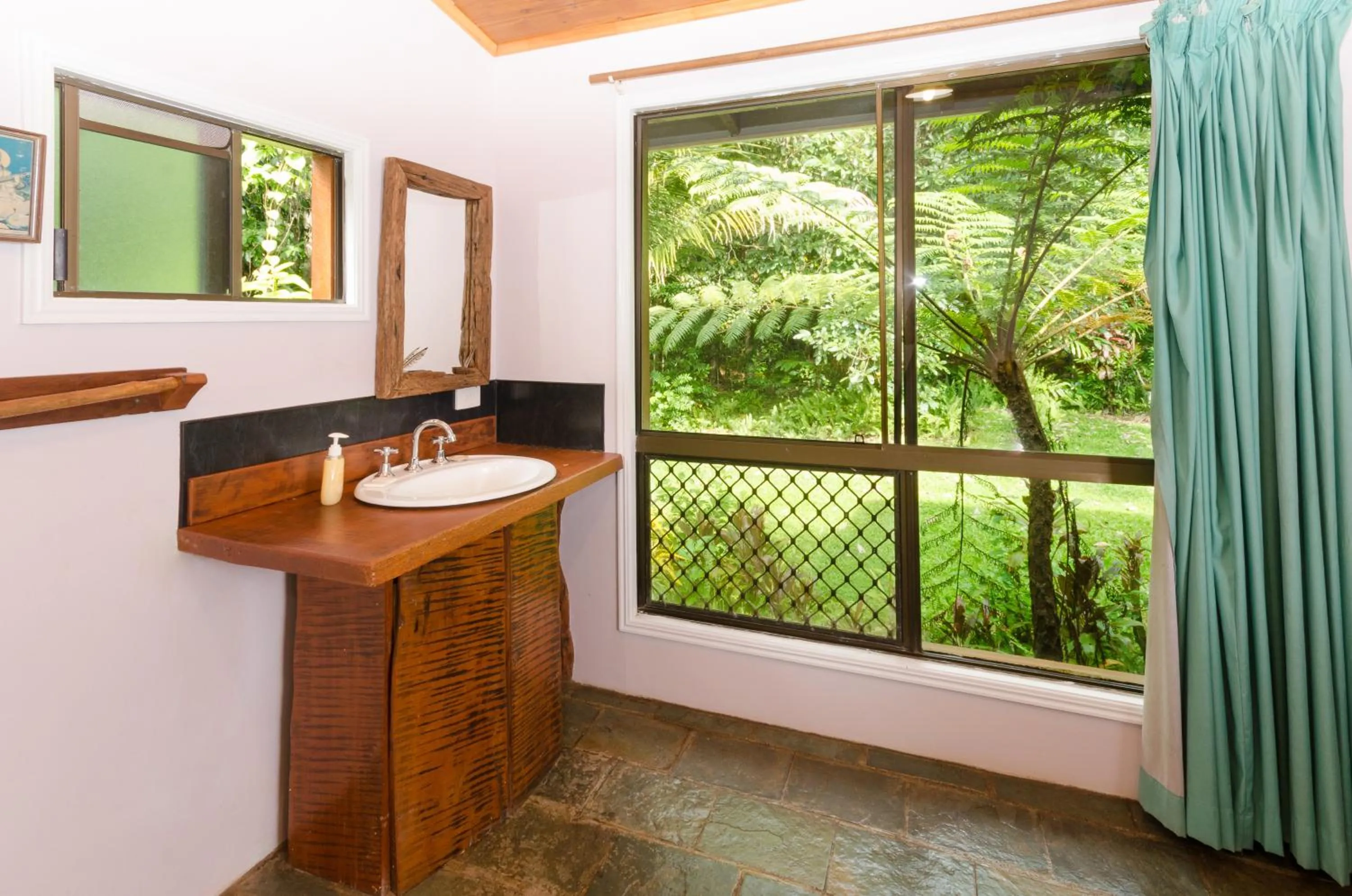 Bathroom in Epiphyte B & B