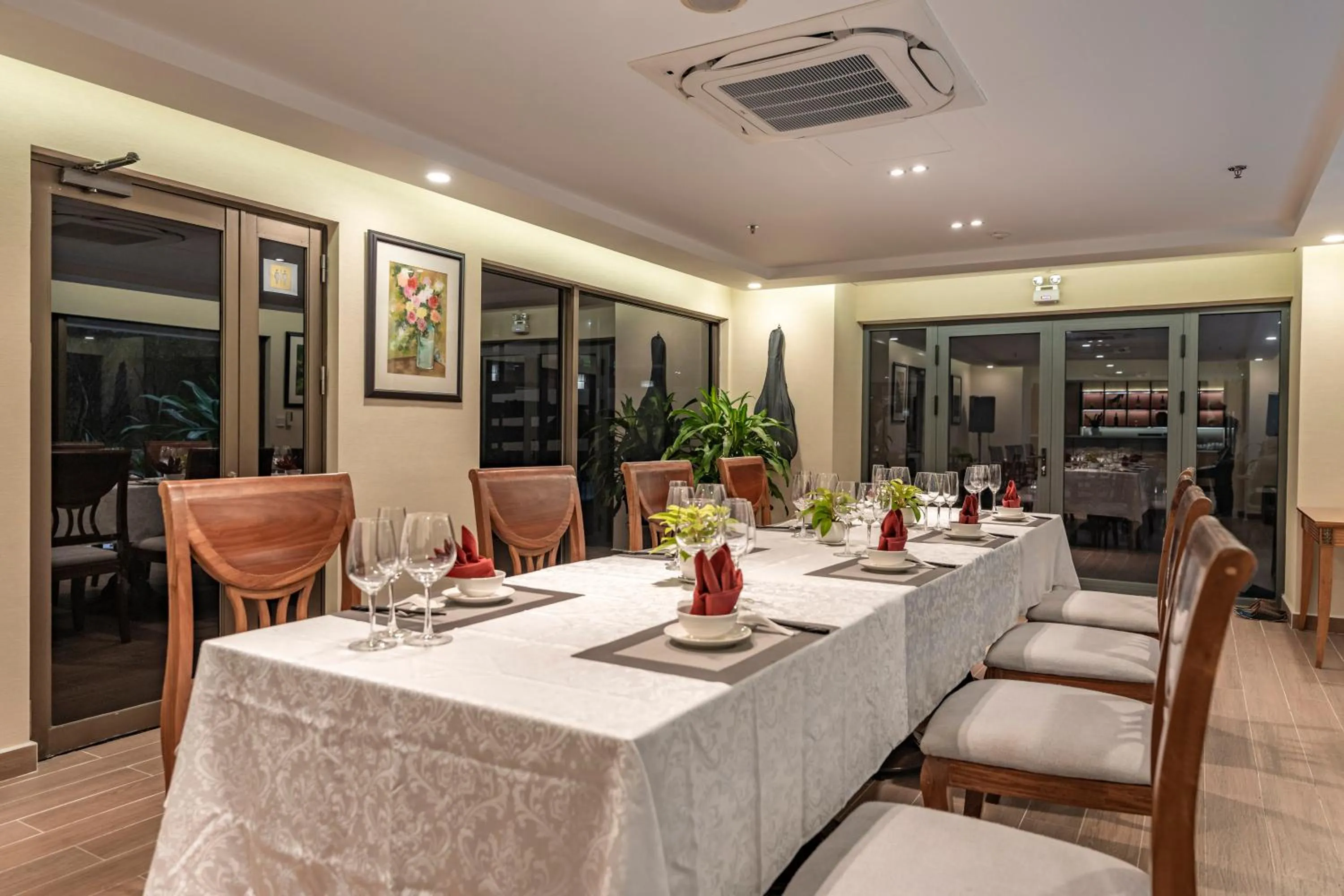 Restaurant/places to eat in Garden View Court Suites Ho Chi Minh City